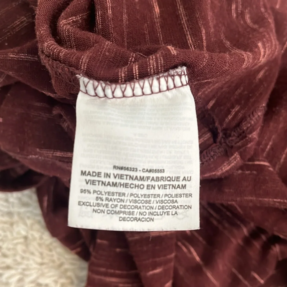 Women’s Nike drifit SZ M lightweight hoodie. Maroon w/pink. Great condition