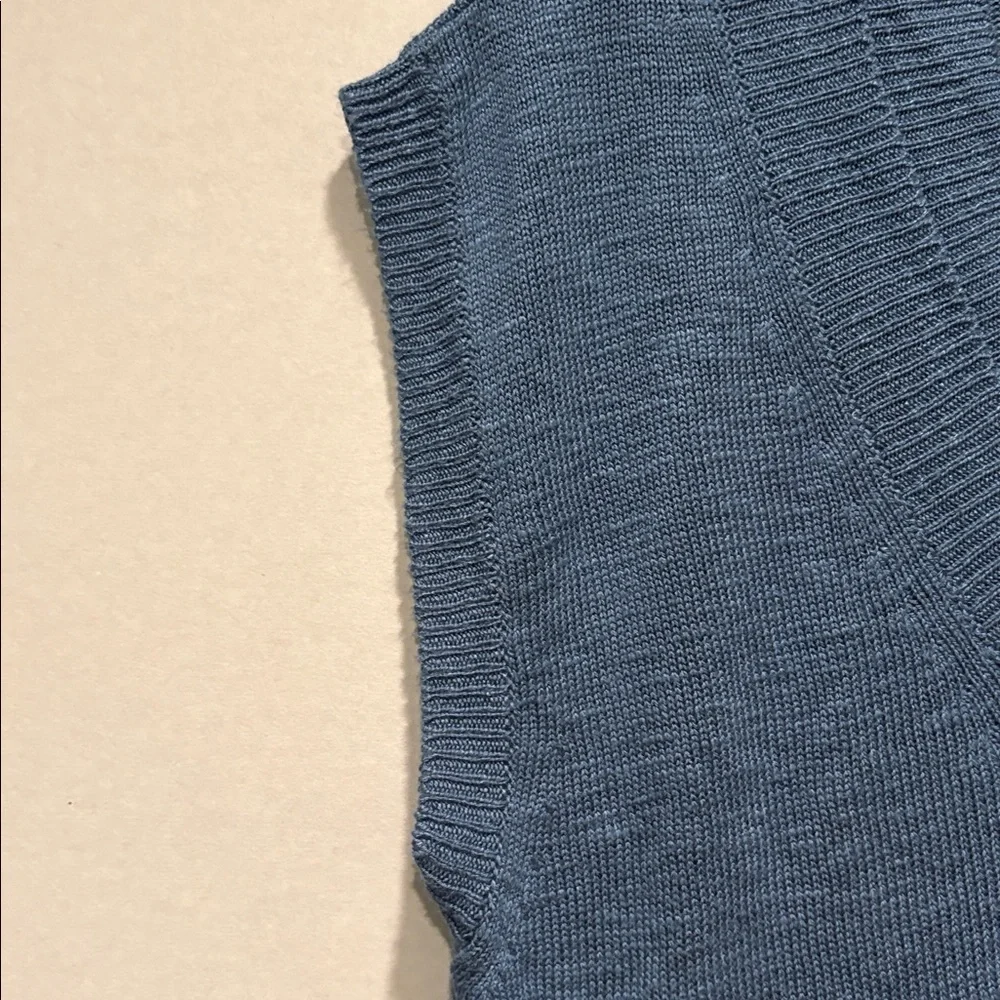 Free People - Hannah Oversized double v-neck sleeveless sweater. Blue.  Size XS