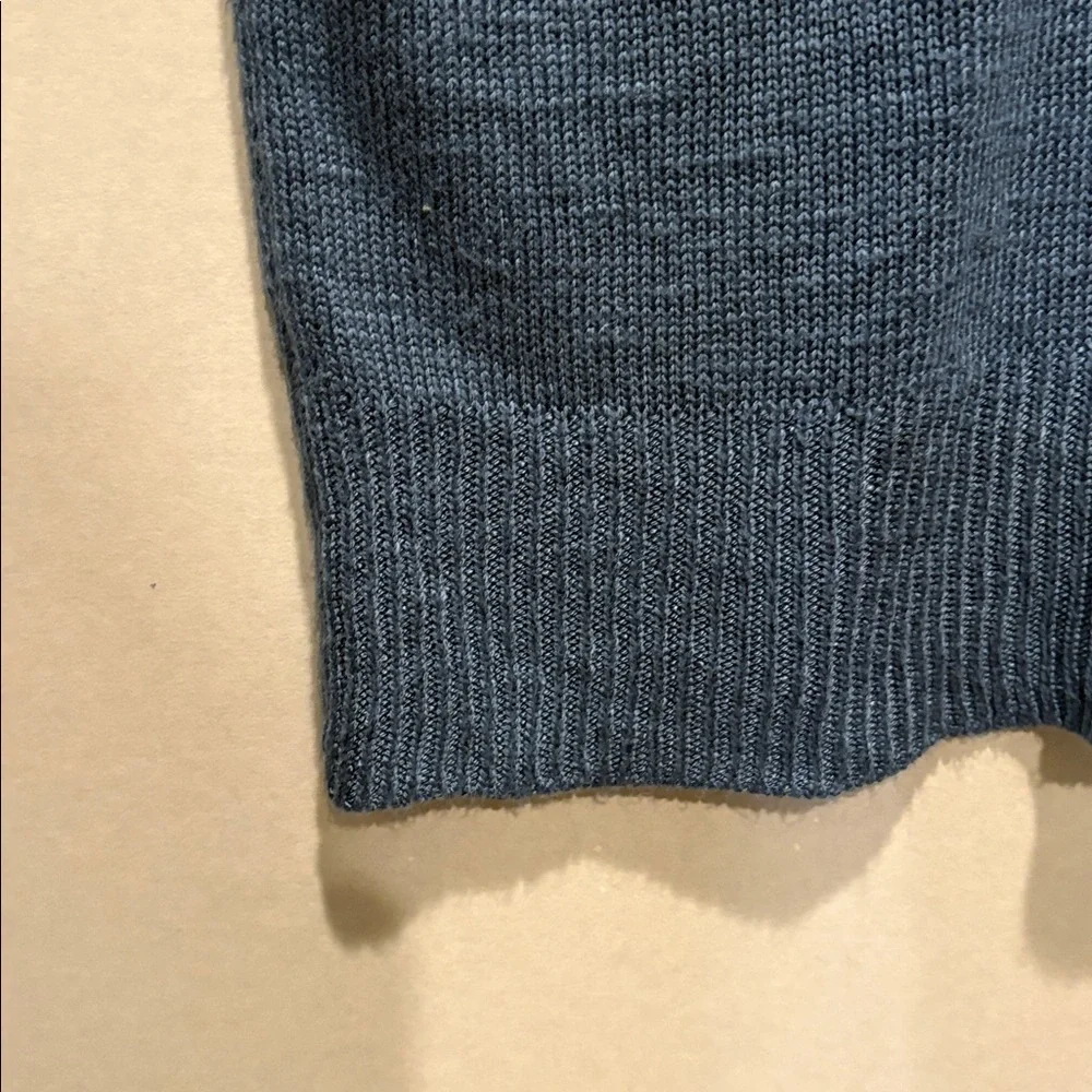 Free People - Hannah Oversized double v-neck sleeveless sweater. Blue.  Size XS