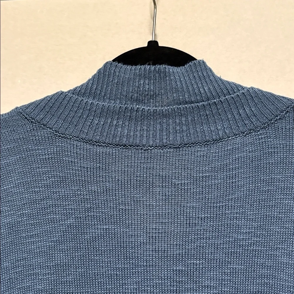 Free People - Hannah Oversized double v-neck sleeveless sweater. Blue.  Size XS