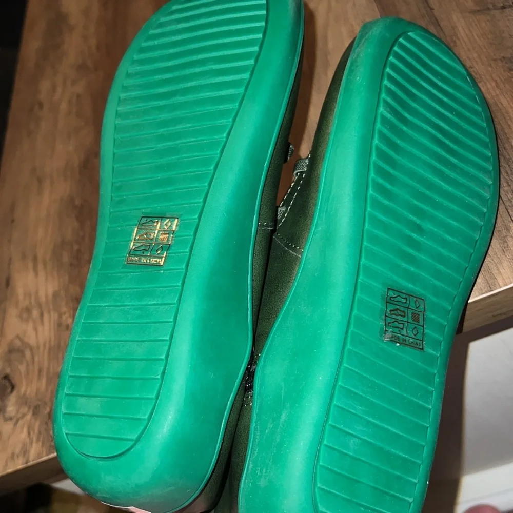 unbranded stylish green