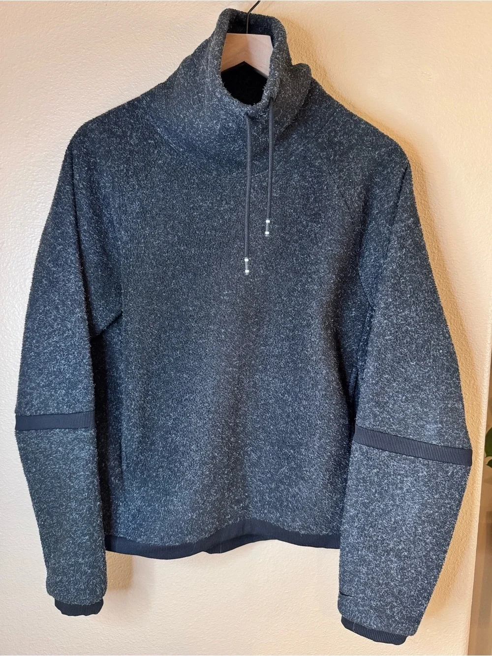 Nike Therma Fleece Cowel neck sweatshirt Women’s size Small