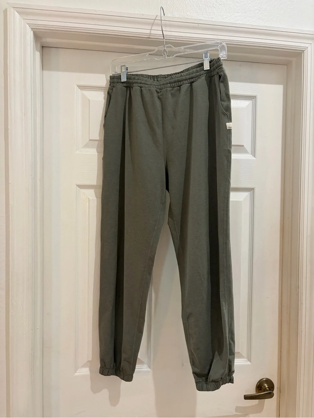 Vuori Performance Jogger Olive Green Sweatpants Women’s Medium