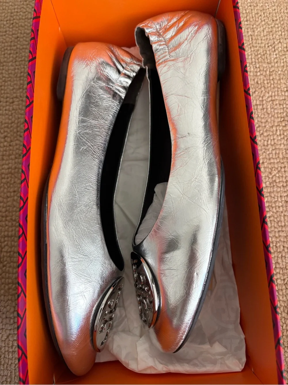 NEW in box Tory Burch Claire Silver Metallic Leather Ballet Flats, Size 9