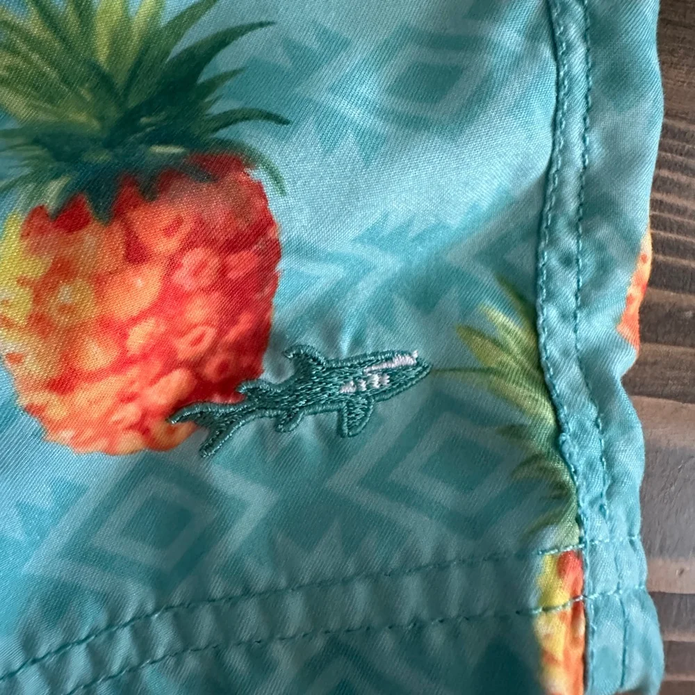Men’s Maui and Sons Blue Orange Pineapple Print Swim Trunks M Beachwear
