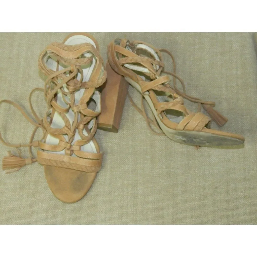 BCBG MAXAZRIA Heels Brown trappy Suede‎ Leather Strap Shoes Size 8