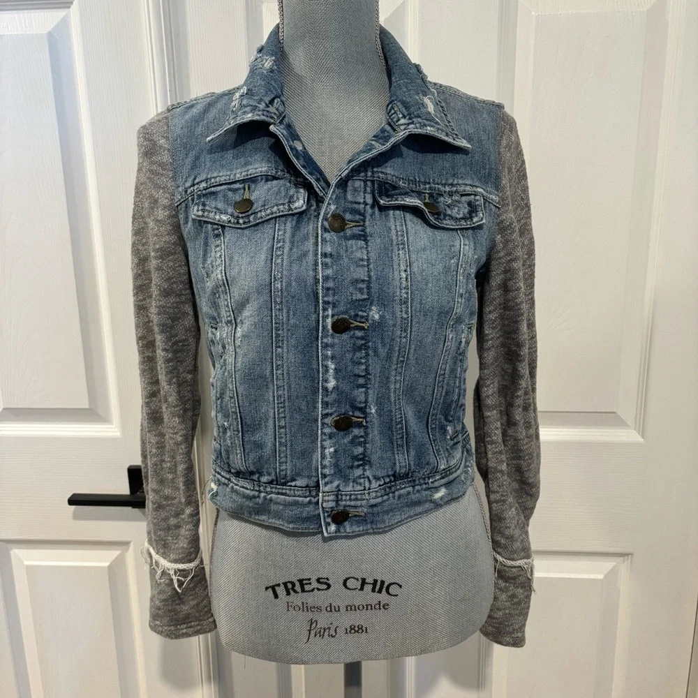 Free People Button Front Distressed Denim‎ Jean Jacket Sz XS 100% Cotton NO HOOD