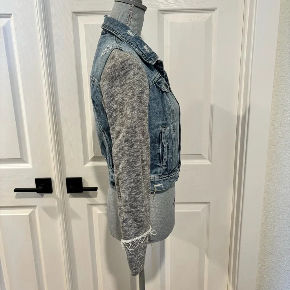Free People Button Front Distressed Denim‎ Jean Jacket Sz XS 100% Cotton NO HOOD