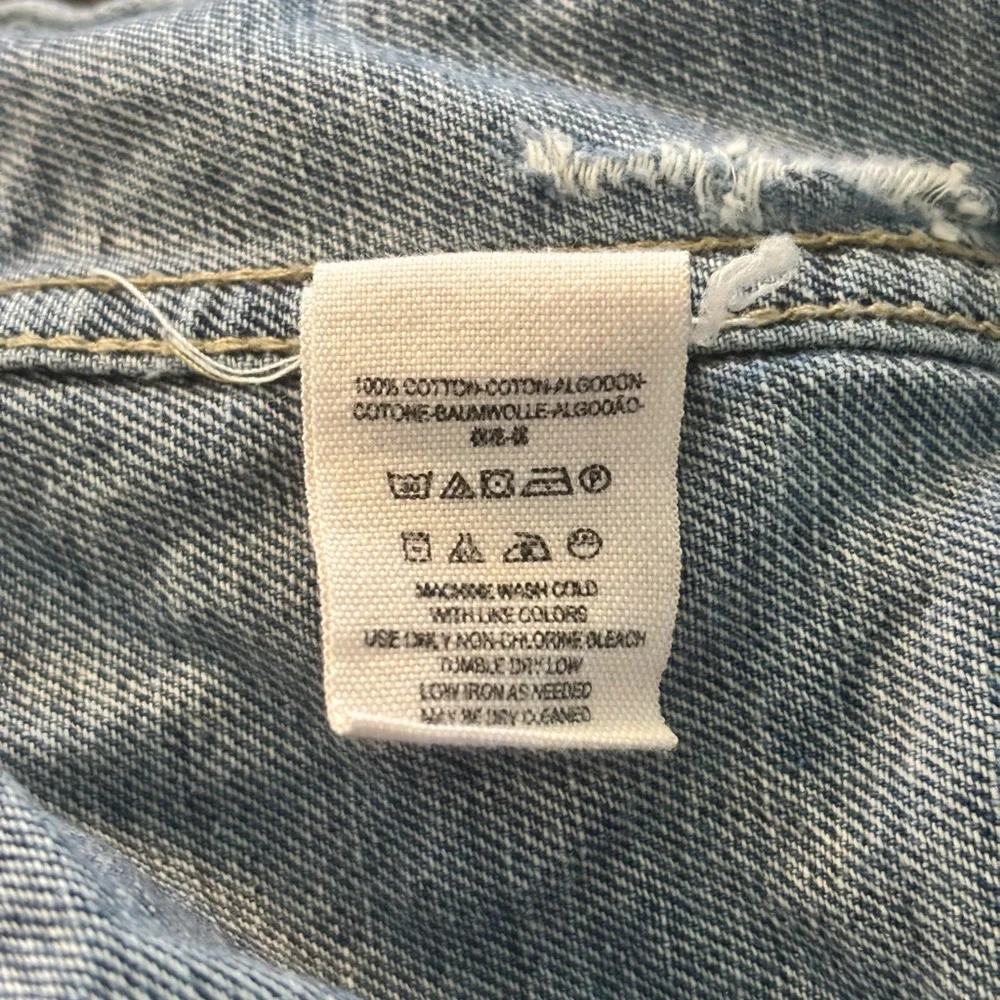Free People Button Front Distressed Denim‎ Jean Jacket Sz XS 100% Cotton NO HOOD