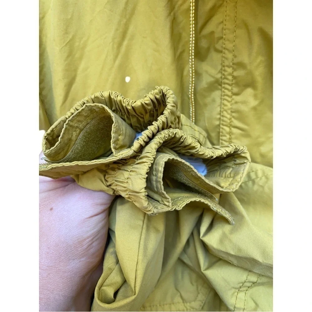 Eddie Bauer lightweight raincoat