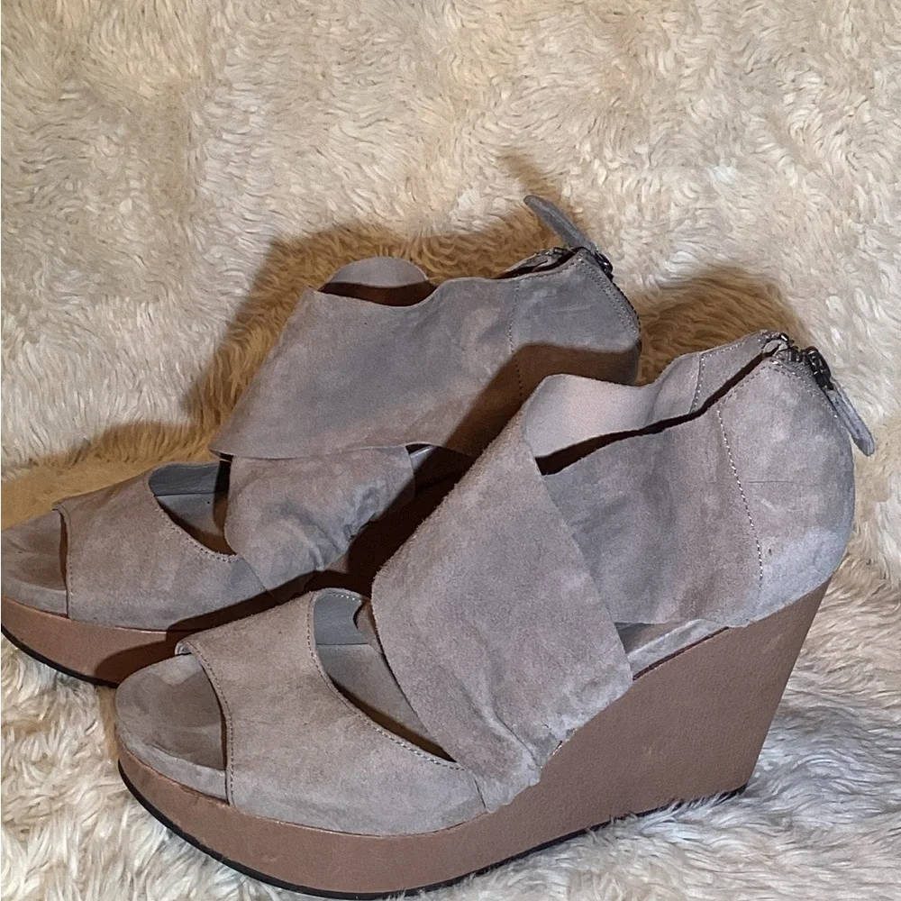 Eileen Fisher Grey Suede Wedge Sandals size 7.5