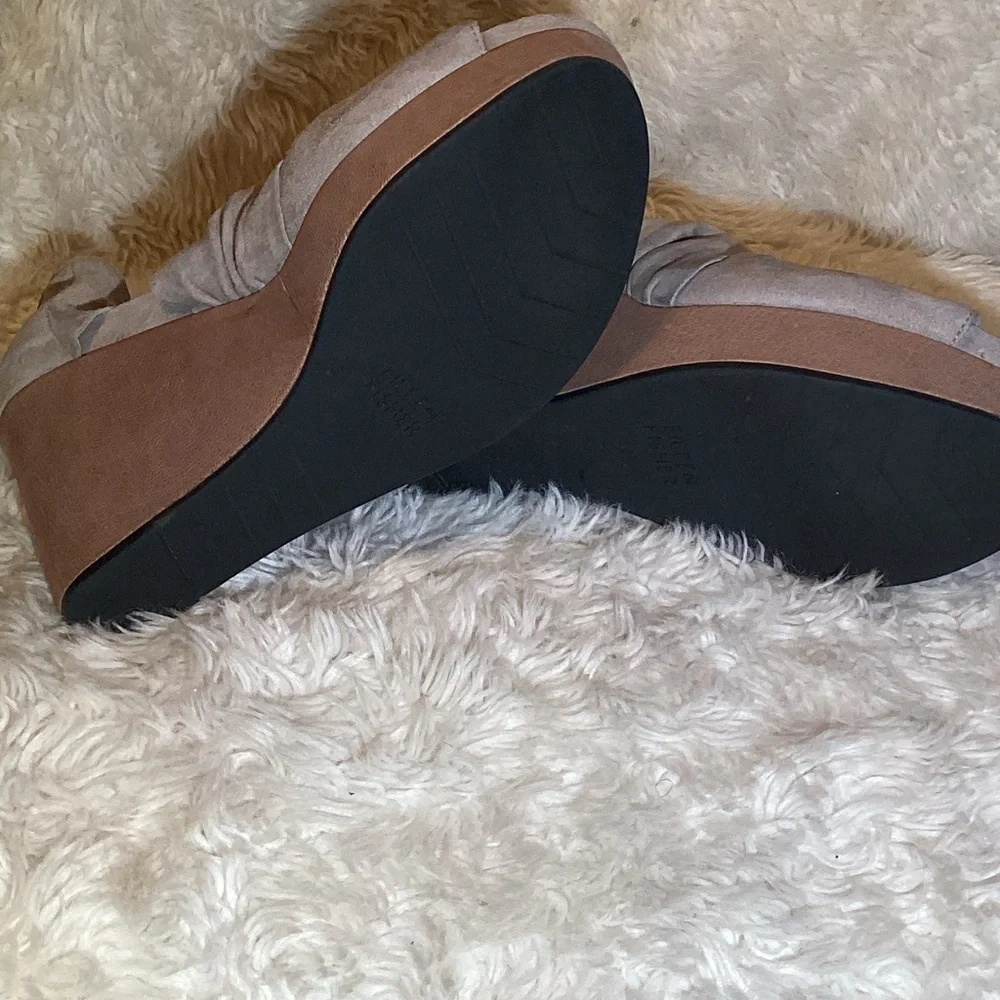 Eileen Fisher Grey Suede Wedge Sandals size 7.5