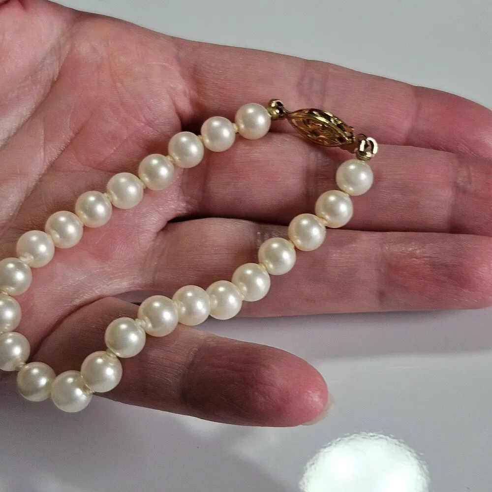 Vintage ROC Cream Colored Faux Pearl Bracelet 7
