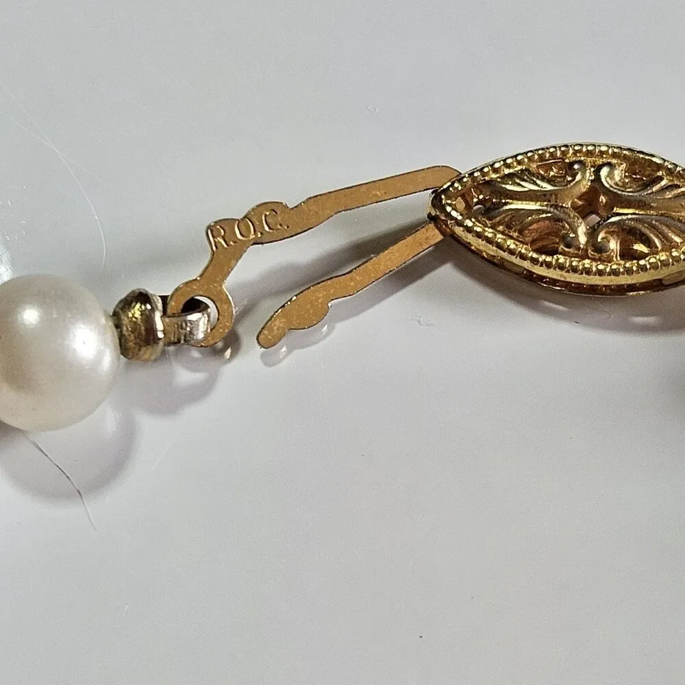 Vintage ROC Cream Colored Faux Pearl Bracelet 7
