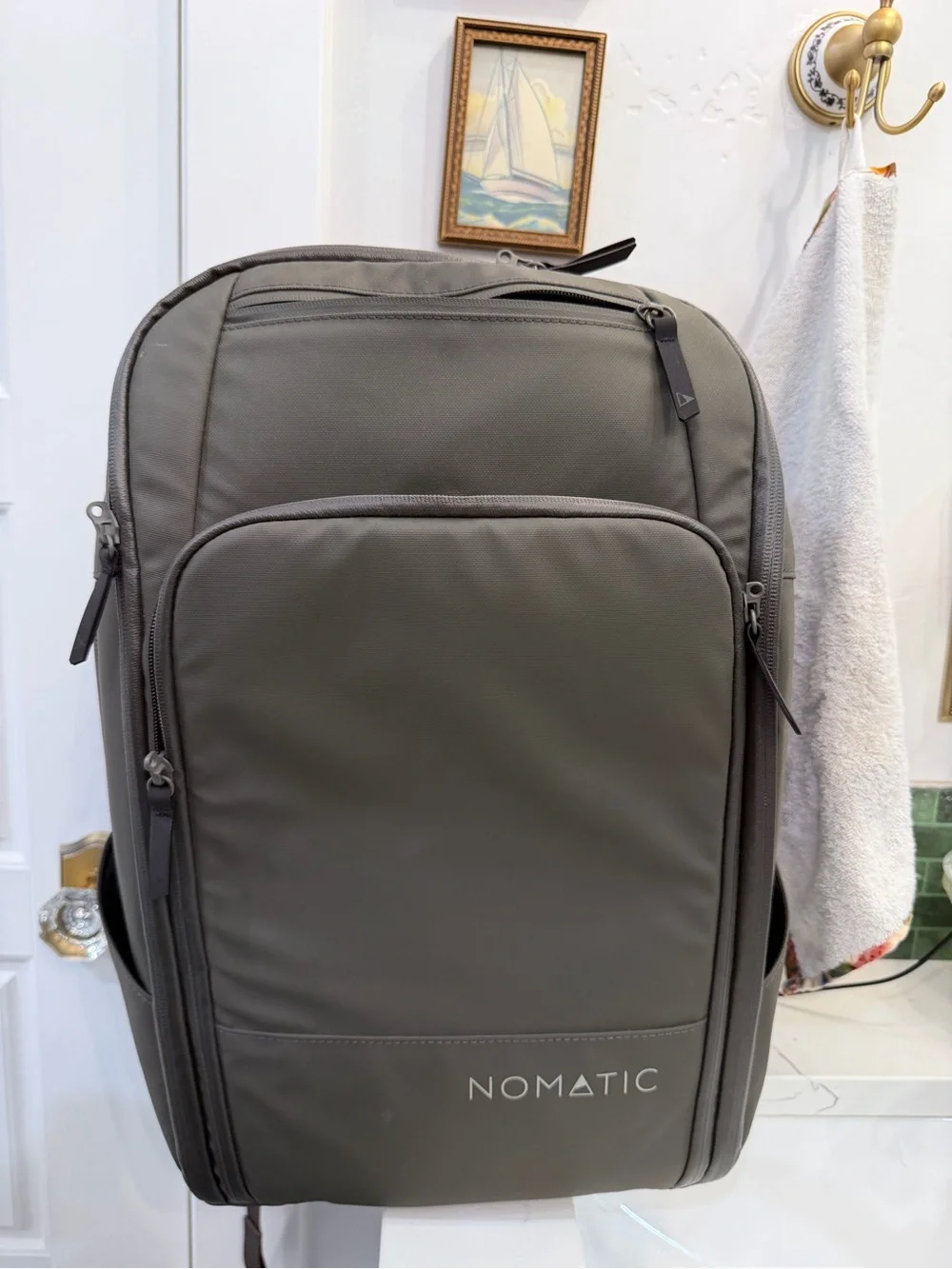 Nomatic Men's Gray Everyday Travel Backpack
