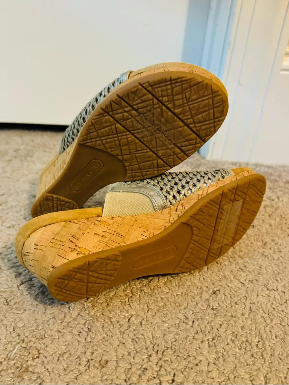 Pretty Baretraps size 6.5 champagne color Flossey slip on wedge sandals new