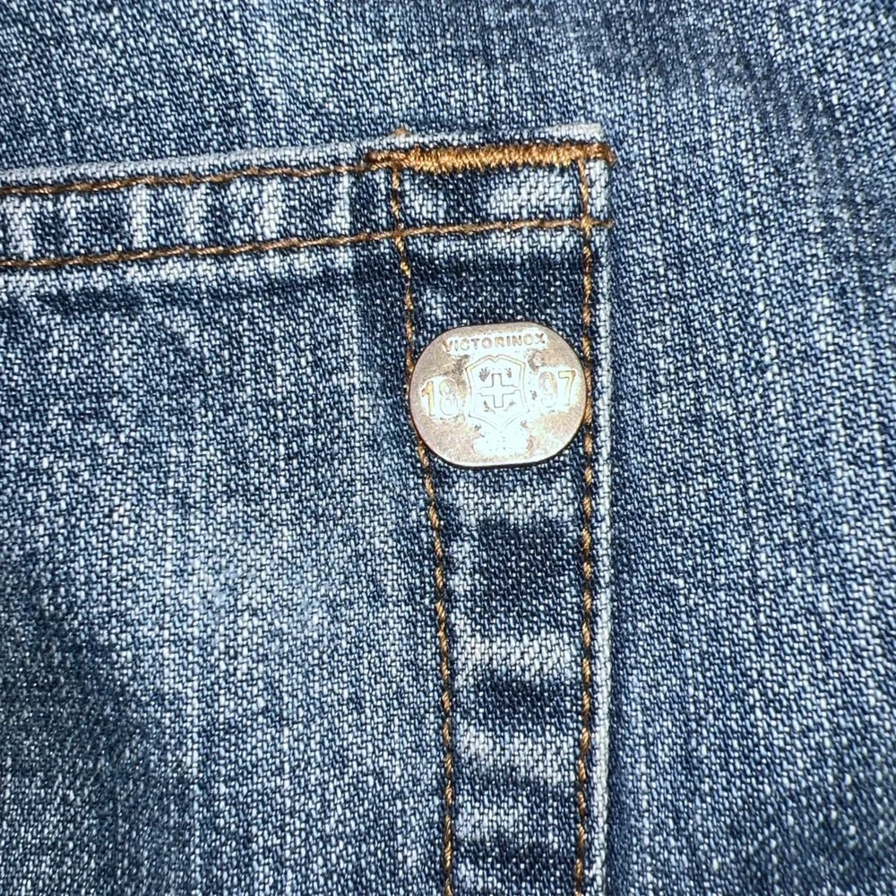 Victorinox additional typically jeans