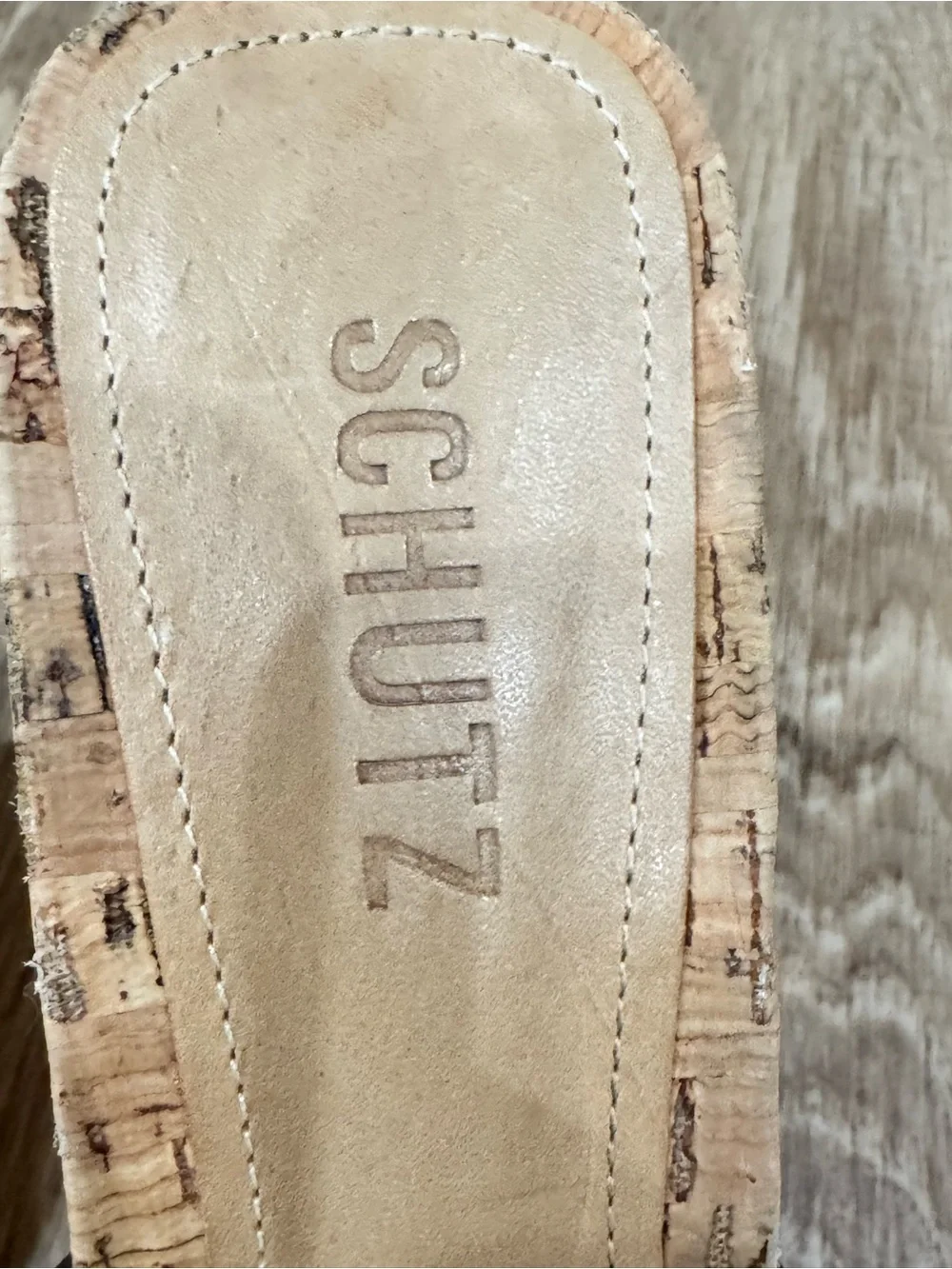 SCHUTZ new without
