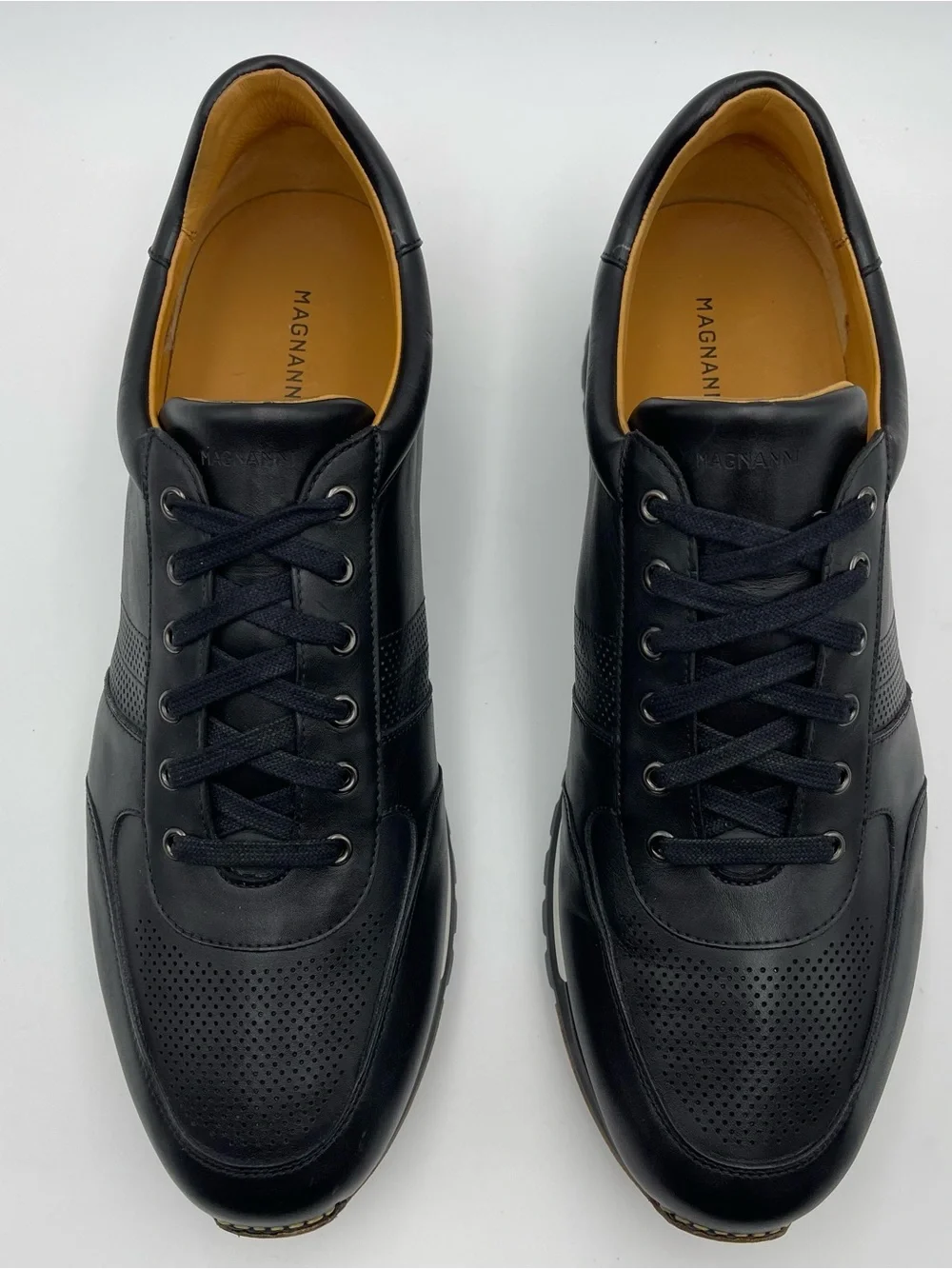 Magnanni refined leather
