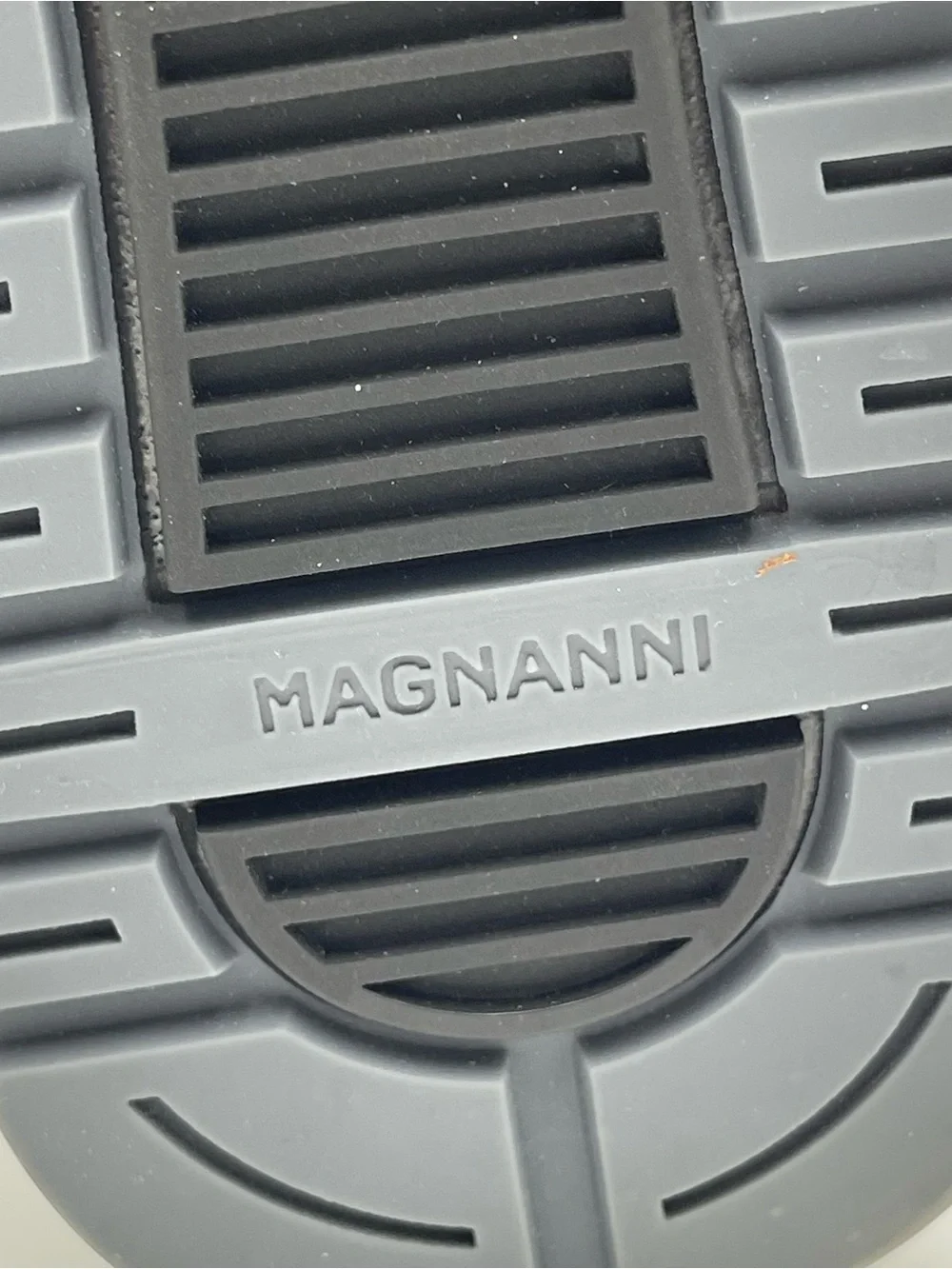 Magnanni refined leather