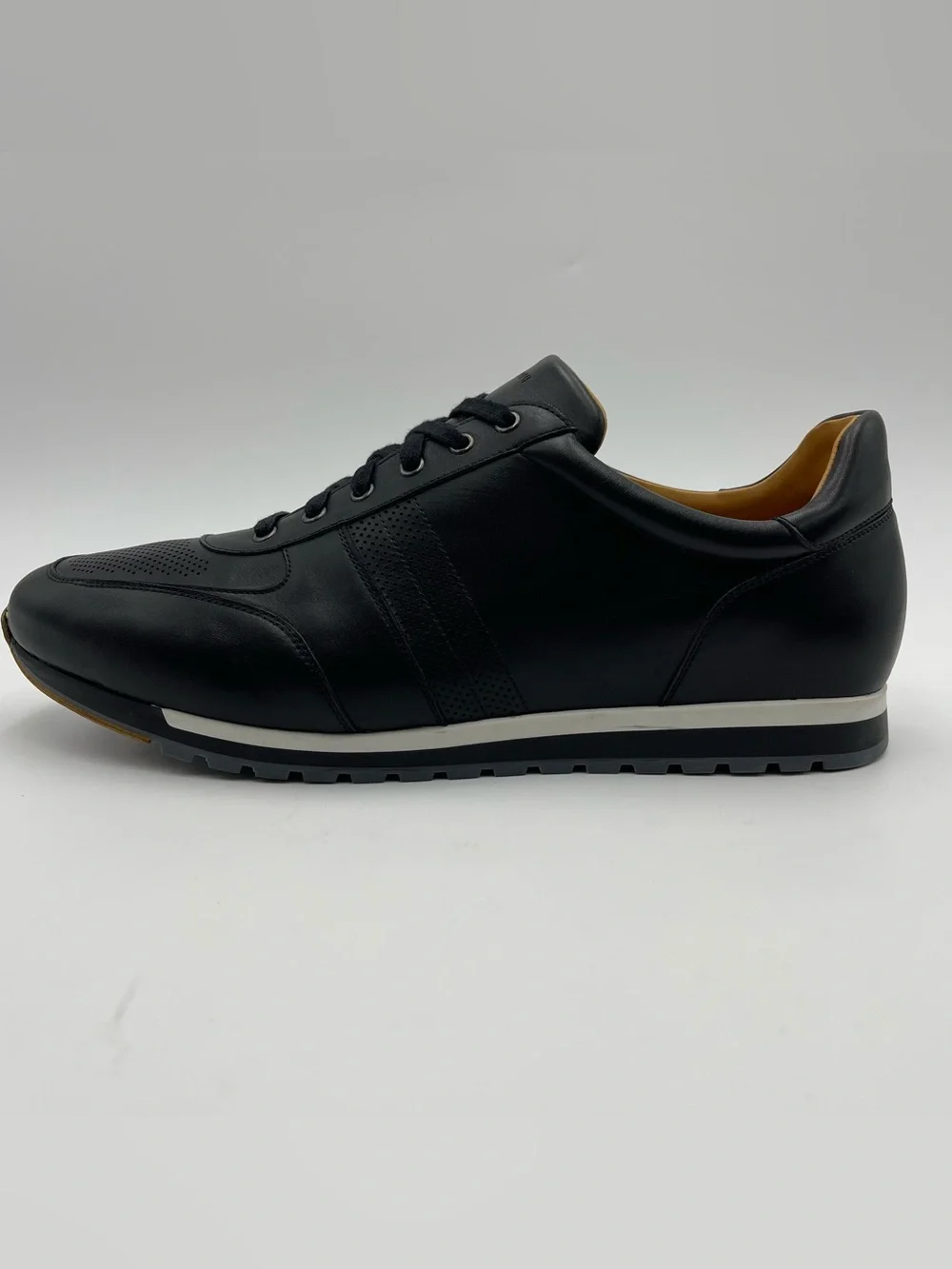 Magnanni refined leather
