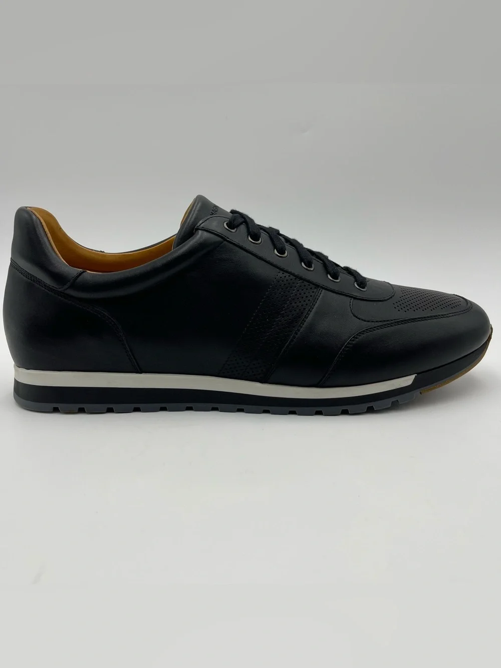 Magnanni refined leather