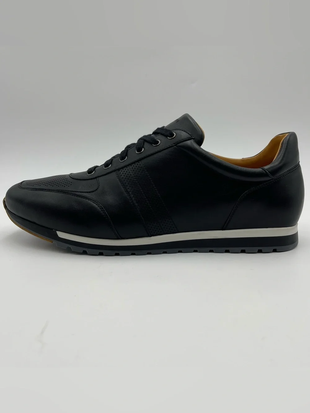 Magnanni refined leather