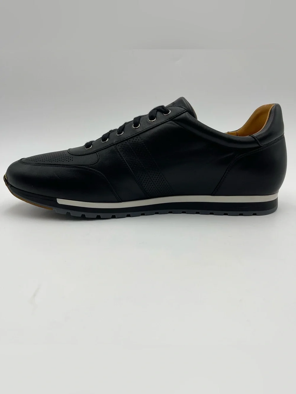 Magnanni refined leather