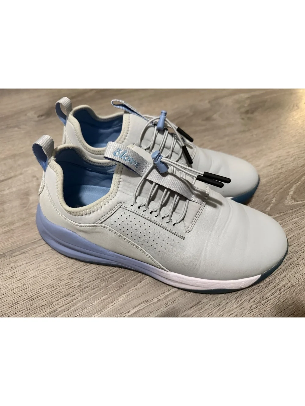 Clove Nursing Sneakers