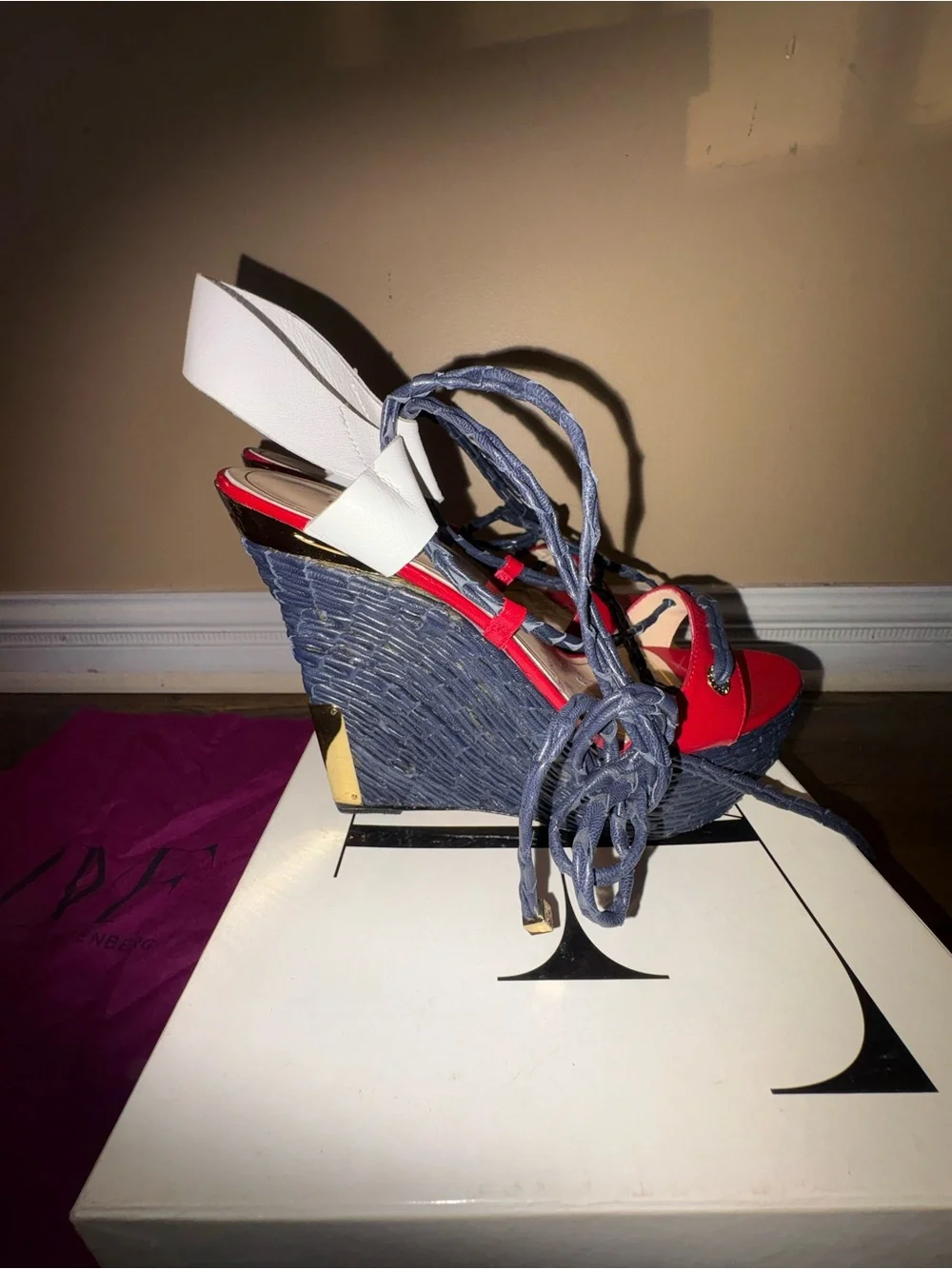 Diane Von Furstenberg eye catching
