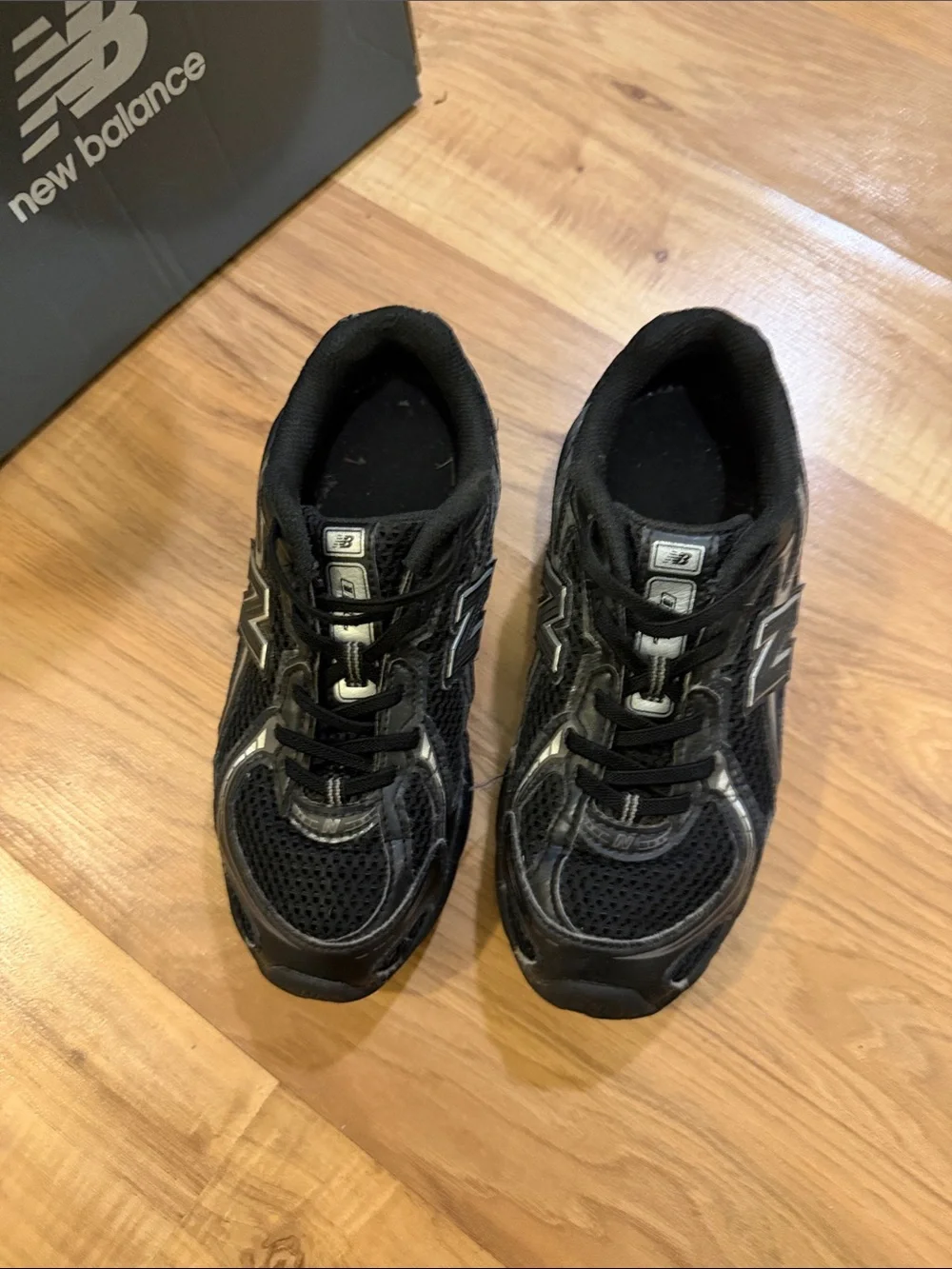 Philadelphia eagles New Balance bundle NB size 2