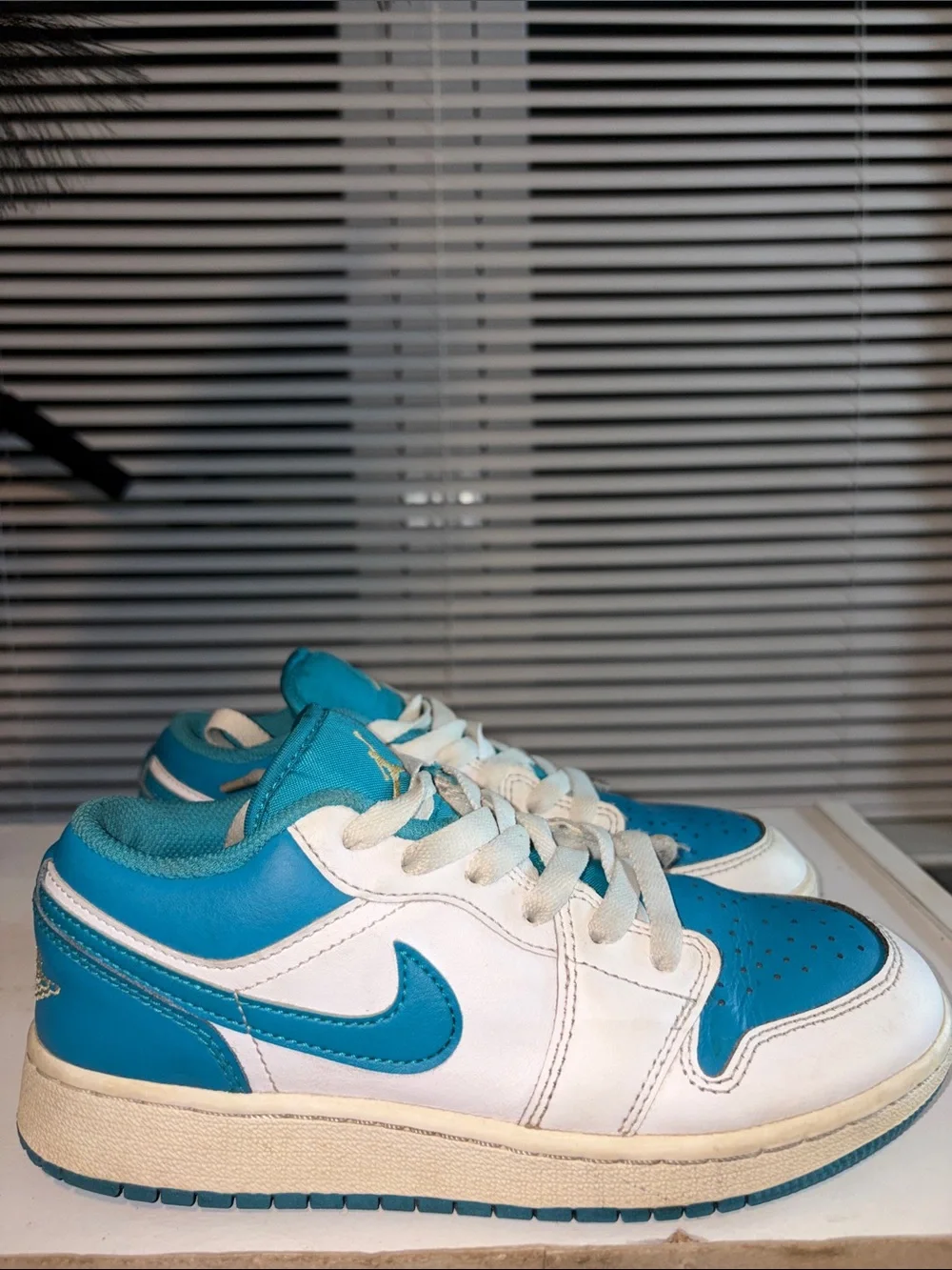 Nike Kids Low-Top Sneakers in White and Turquoise Blue
