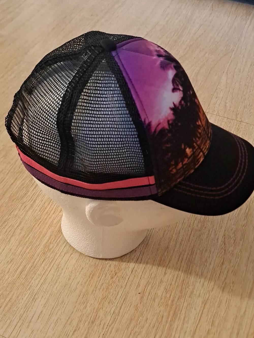 Roxy trucker hat
