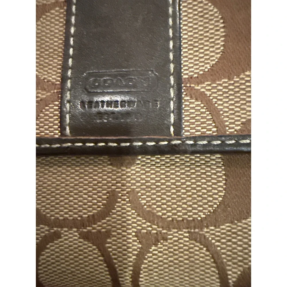Coach classic trifold