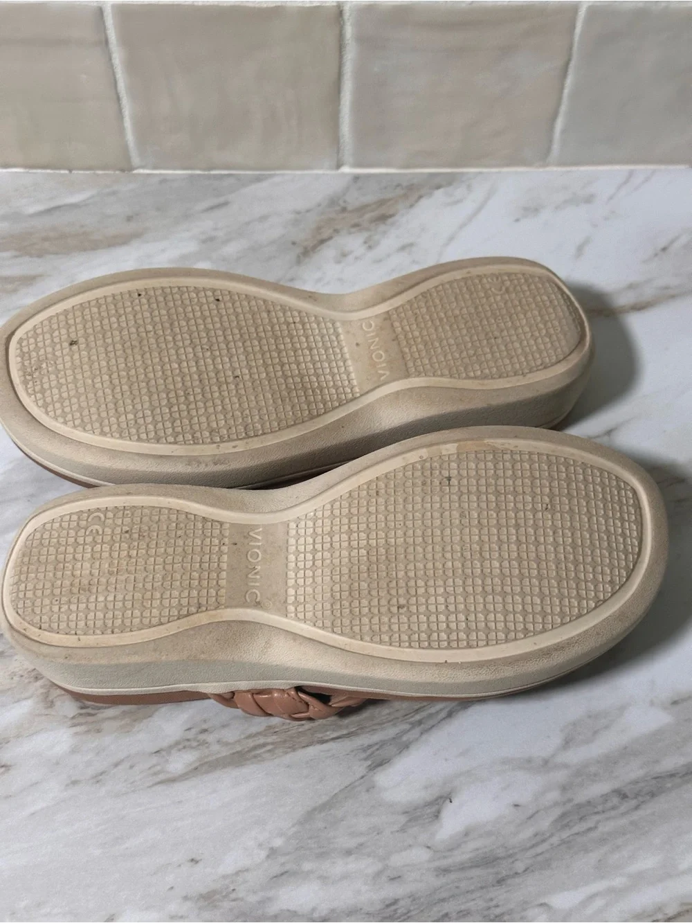 Vionic Kenji women's sandals. Size 7