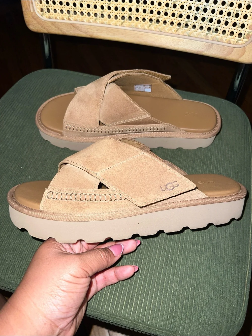 UGG foot around