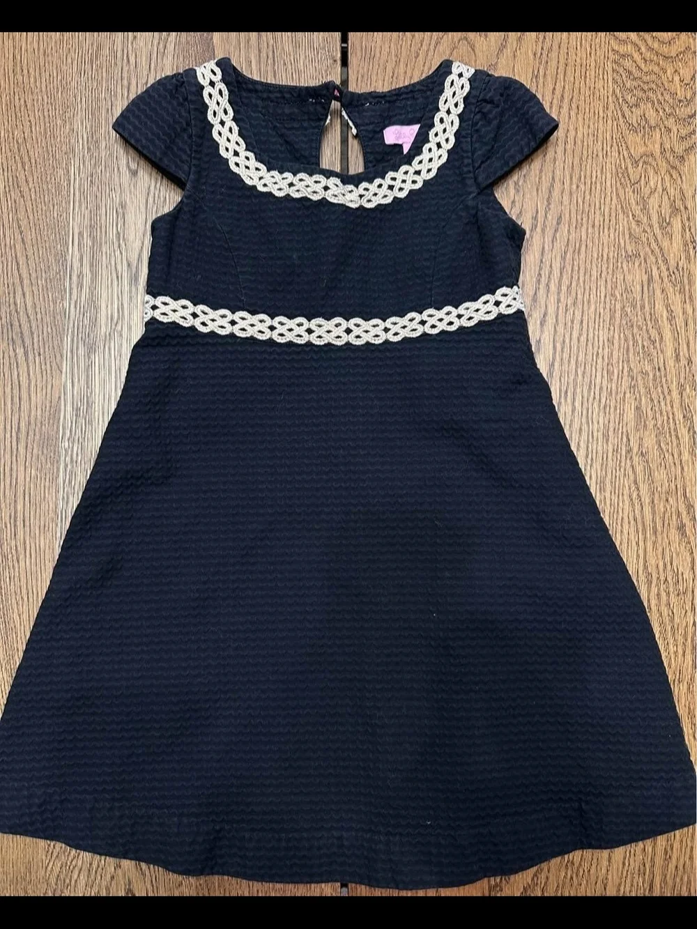 Lilly Pulitzer lot features