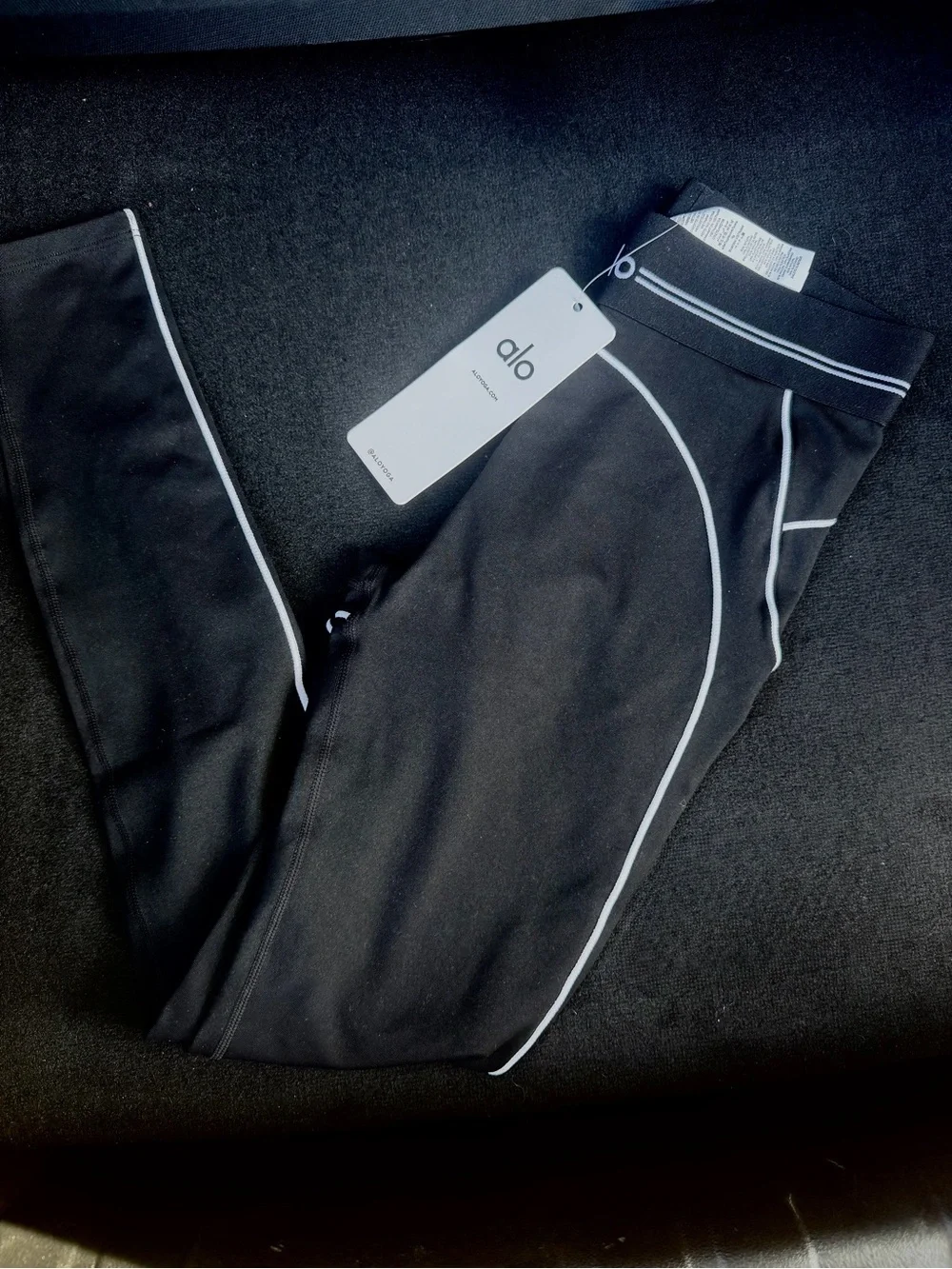 ALO Yoga black could