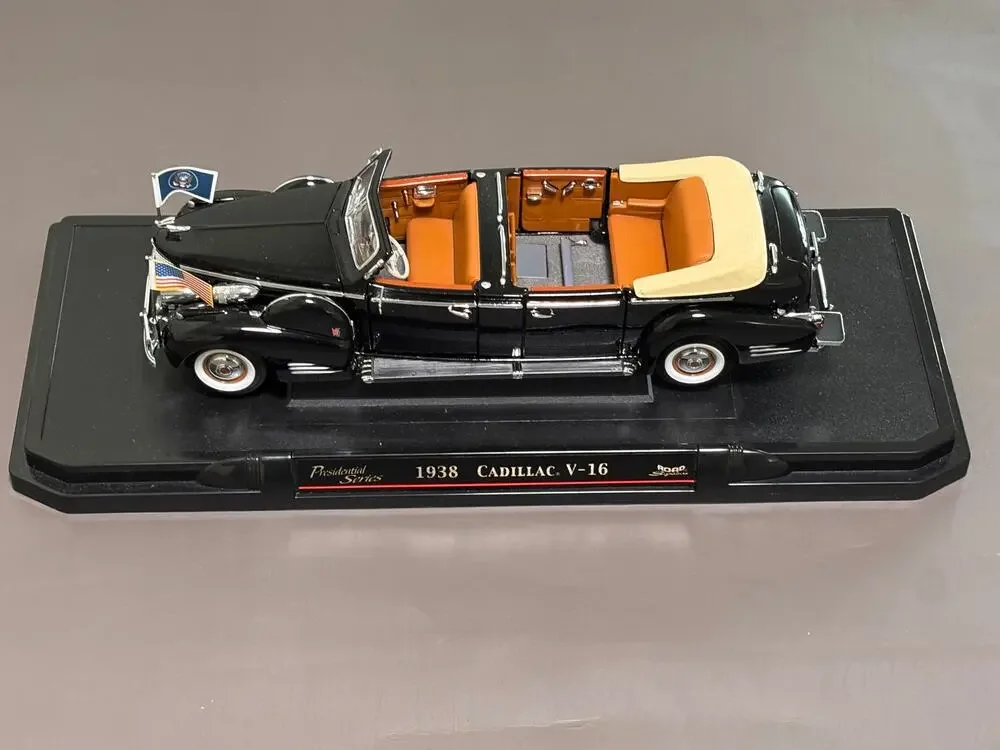 Road Signatures 1938 Cadillac V-16 Presidential Limo Diecast 1:24 Roosevelt