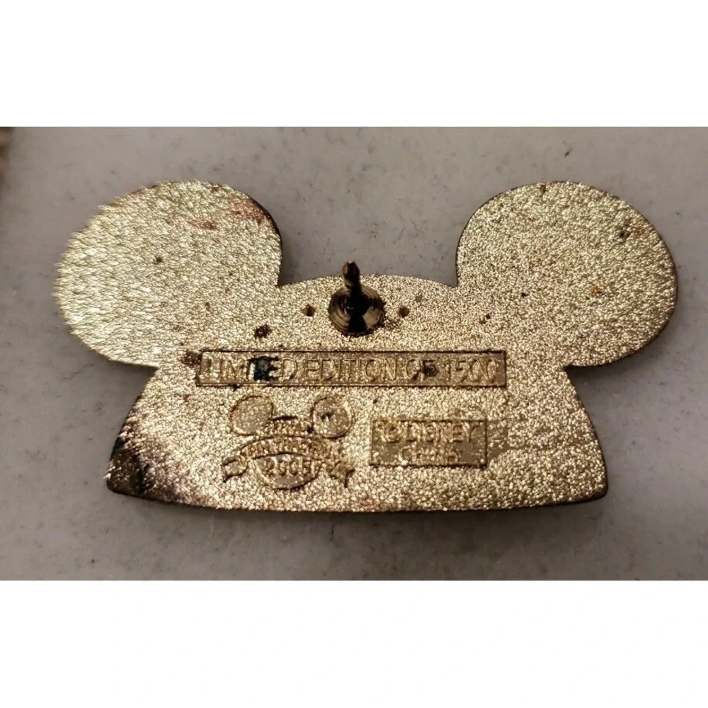 Disney part pin