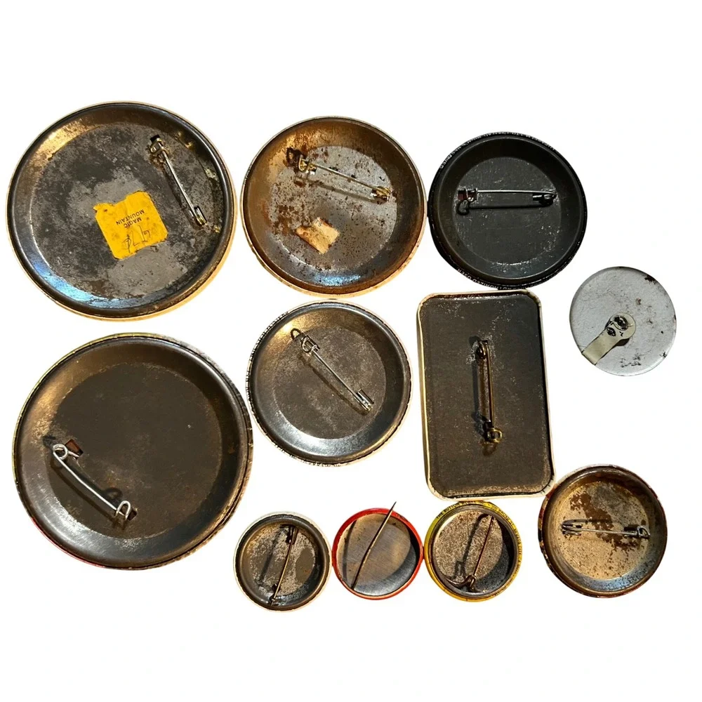 Unbranded pinback button