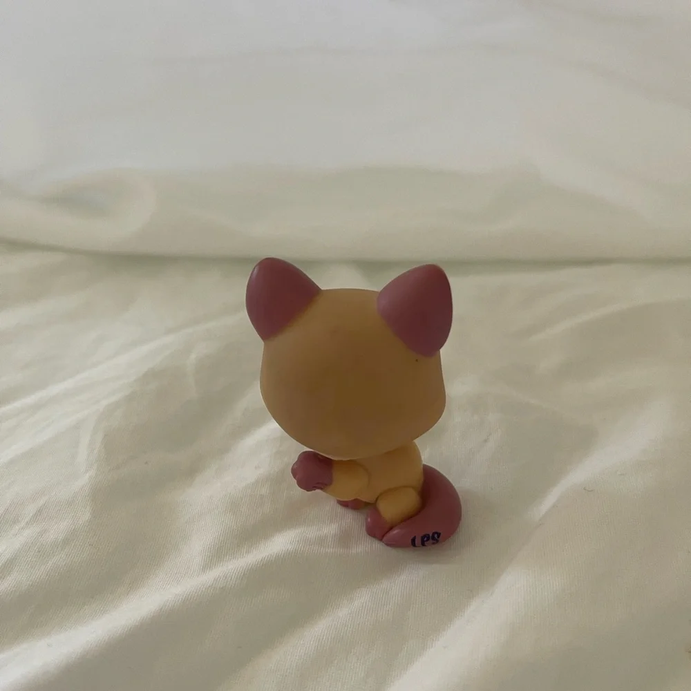 Littlest Pet Shop adorable cat