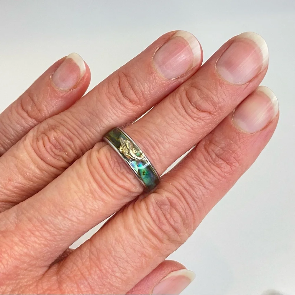 Vintage‎ Silver Tone Dolphin Green Blue Abalone Mother of Pearl Shell Band Ring