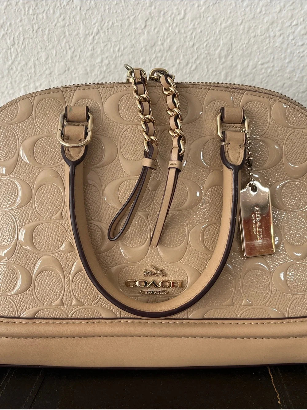 Coach compact dome
