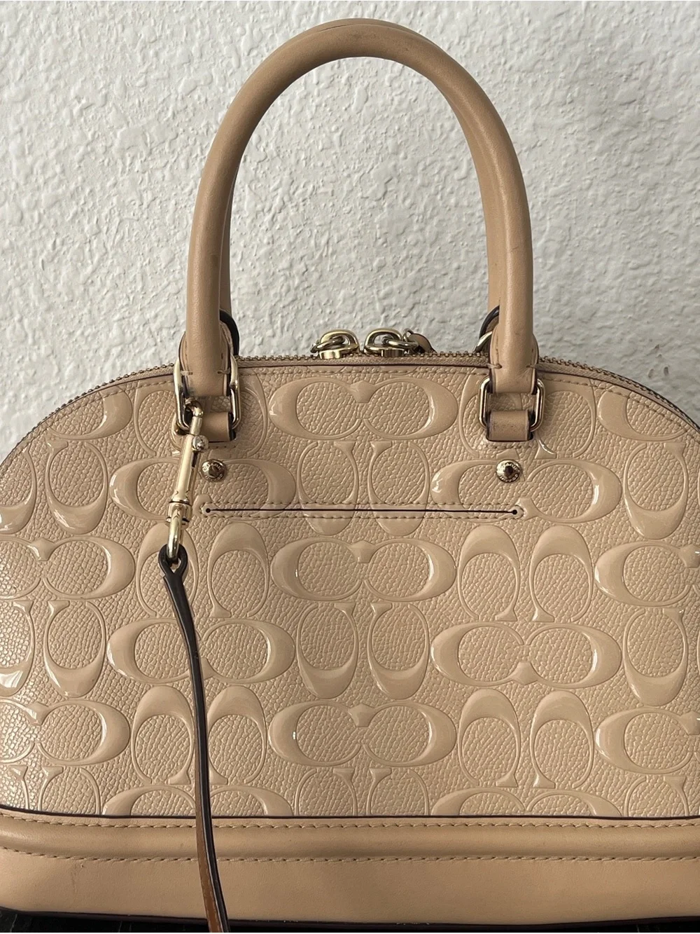 Coach compact dome