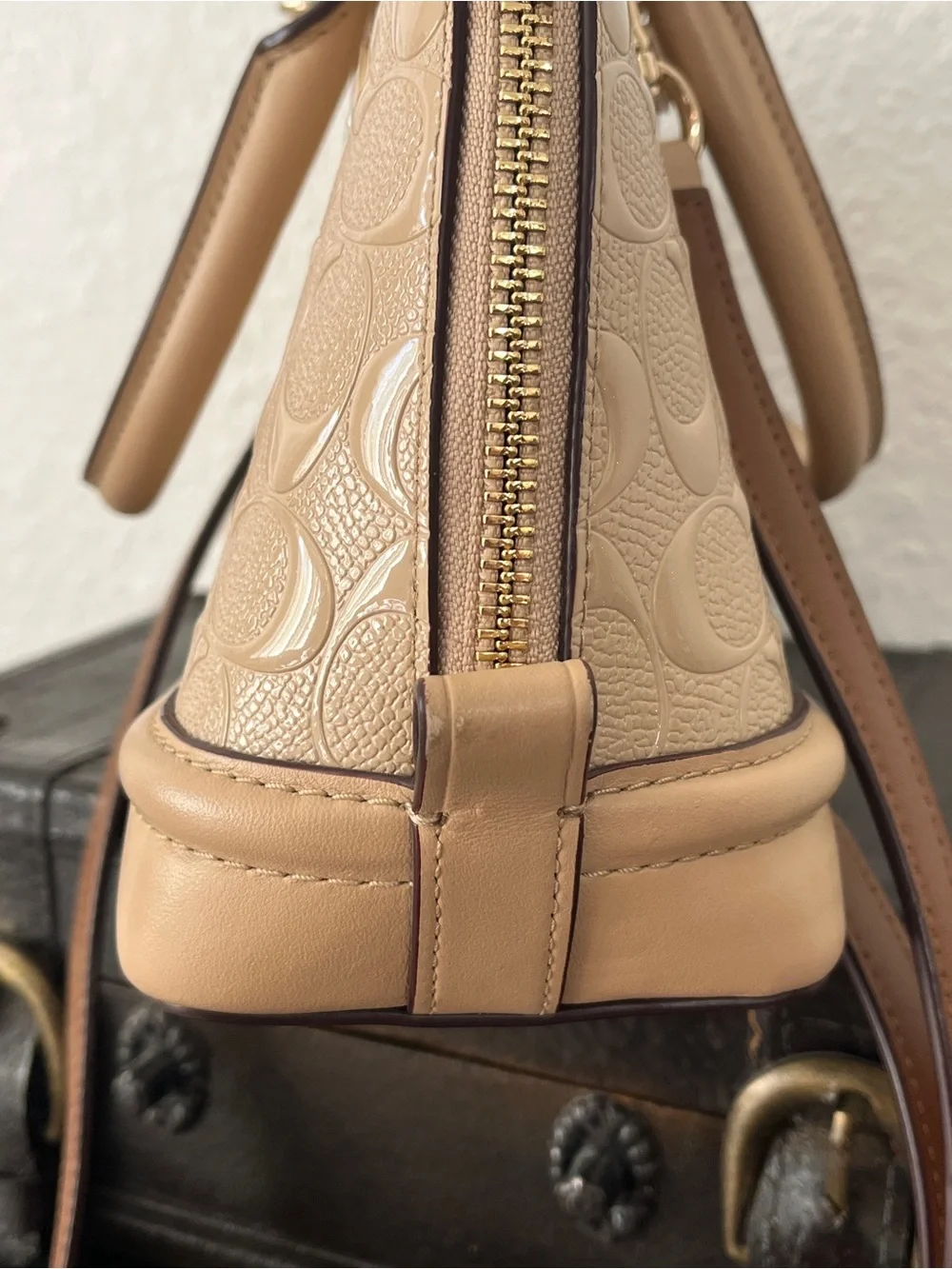 Coach compact dome