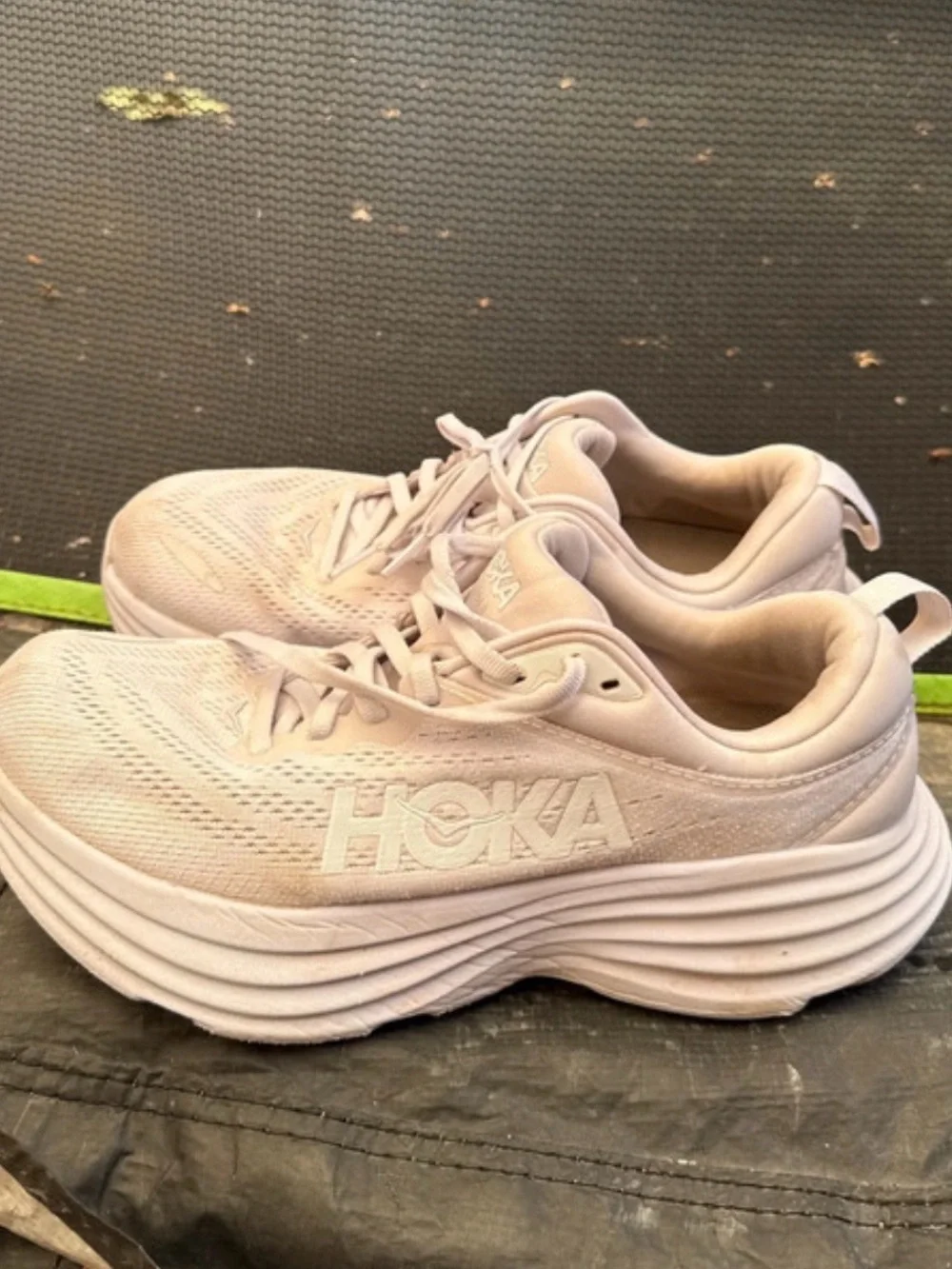 Hoka tan white