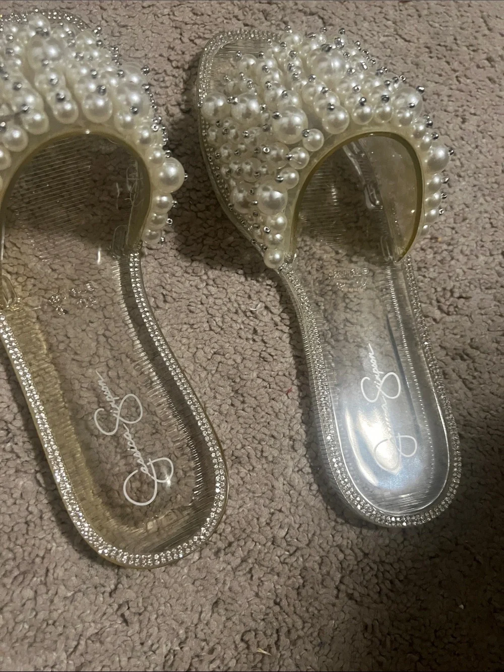 Jessica Simpson elegant slide