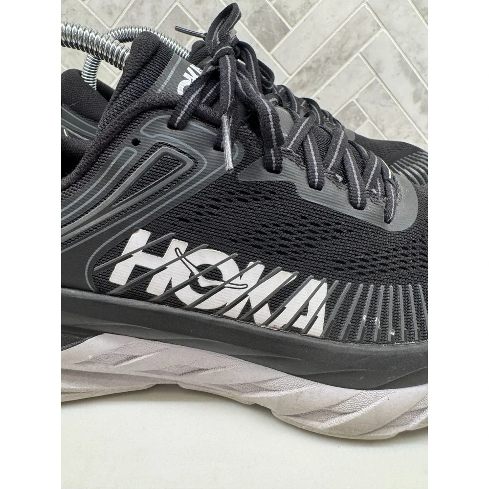 Hoka One One hoka one