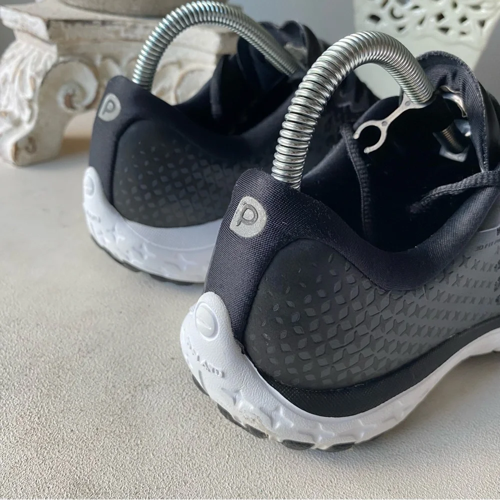 Brooks like new